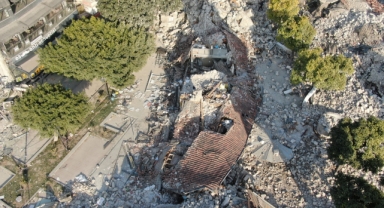 Tarihi Ulu Cami depremde yerle bir oldu