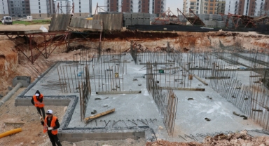 Adana'da depremzedelere verilecek TOKİ konutlarının yapımına başlandı