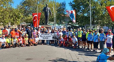 Gömeç'te bisikletçiler kazalarda kaybettikleri arkadaşlarını andı