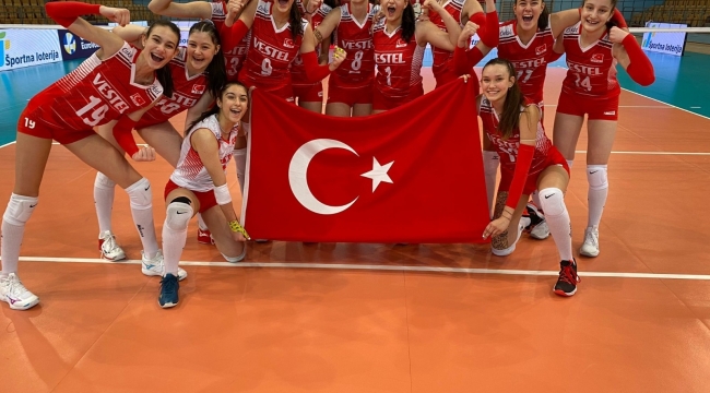 16 Yaş Altı Kız Voleybol Milli Takımı, Portekiz'i mağlup etti
