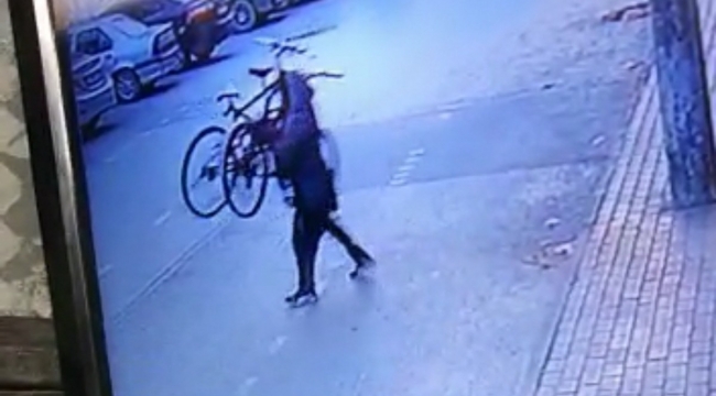 2 bisikleti bir hamleyle böyle çaldı