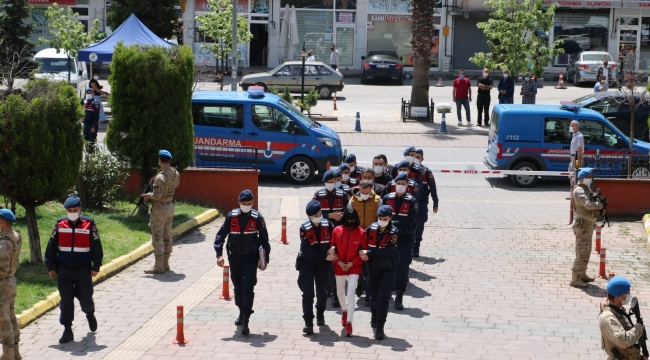 6 ilde piyasaya sahte parayı süren şebekeyi jandarma yakaladı