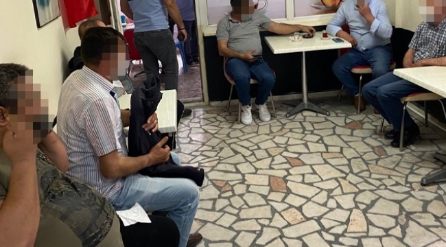 Açık kıraathaneye polis baskını: 24 kişiye ceza kesildi