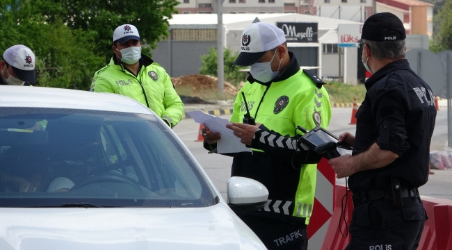 Akdeniz'in en çok vaka görülen ili Isparta'ya girişte araçlar tek tek durduruluyor