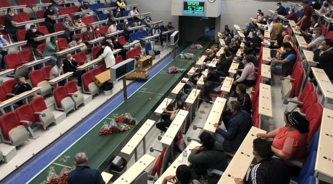 Anneler Günü öncesi çiçek mezatlarında yoğunluk yaşandı