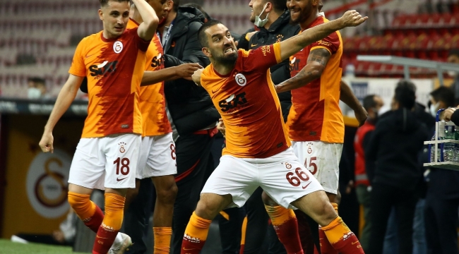 Arda Turan'ın bu sezonki 4. gol sevinci