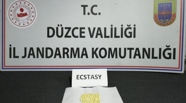 Arızalı motosikleti taşıyan çekiciden uyuşturucu çıktı