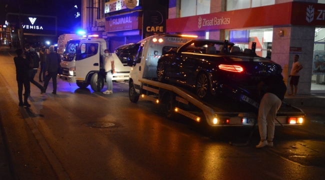 Avcılar'da makas atan otomobil bankaya girdi