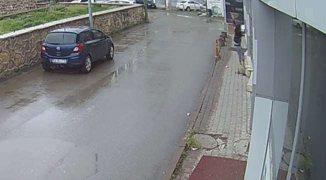 Balkondan sarkan çocuk 1. kattan kaldırıma düştü