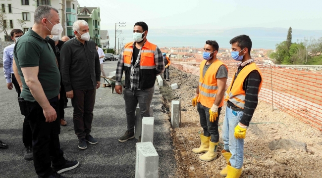 Başkan Büyükakın'a balkonlardan proje teşekkürü