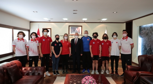 Başkan Zolan, milli sporcuları makamında ağırladı