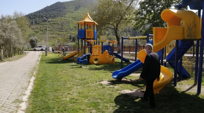 Bayırköy'de park ve bahçelerdeki temizlik bakım çalışması