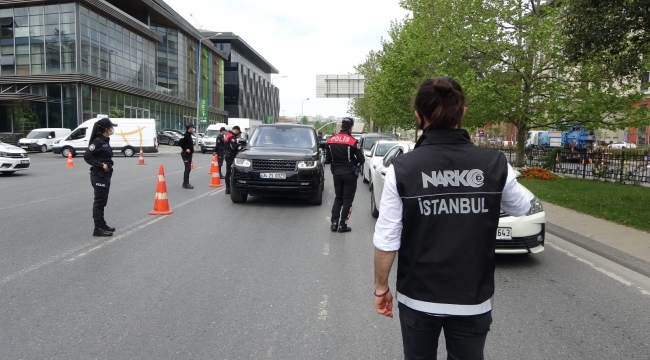 Beyoğlu polisinden tam kapanma denetimi: Uzun kuyruklar oluştu