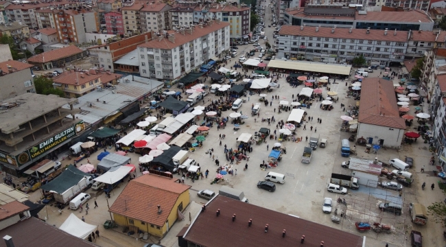 Beyşehir'de tam kapanma günü satıcılar tezgah açtı