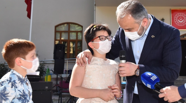 Bursa'da Ramazan Bayramı'nda çocuklar sevindirildi