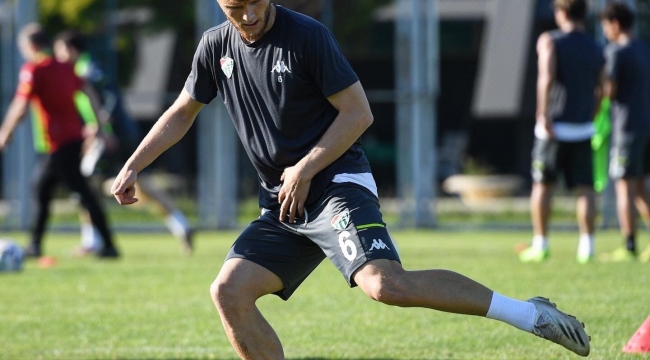 Bursaspor'da Keçiörengücü maçı hazırlıklarına ayak tenisi oynayarak devam etti