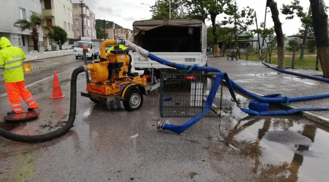 BUSKİ'den sel bölgesine anında müdahale