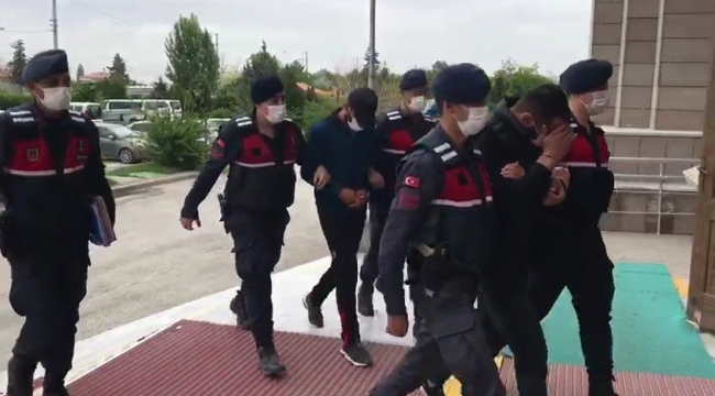 Demir hırsızları jandarmaya yakalandı