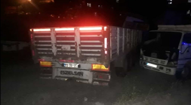 Derik'te tır park halindeki araca çarptı
