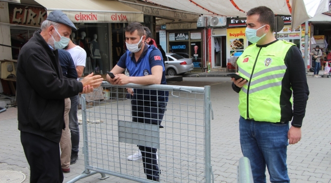 Devrek'te Pazar alanına girişlerde Covid-19 denetimi gerçekleştirildi