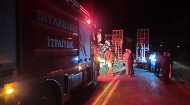 Diyarbakır-Bingöl karayolunda iki tır kafa kafaya çarpıştı: 3 yaralı