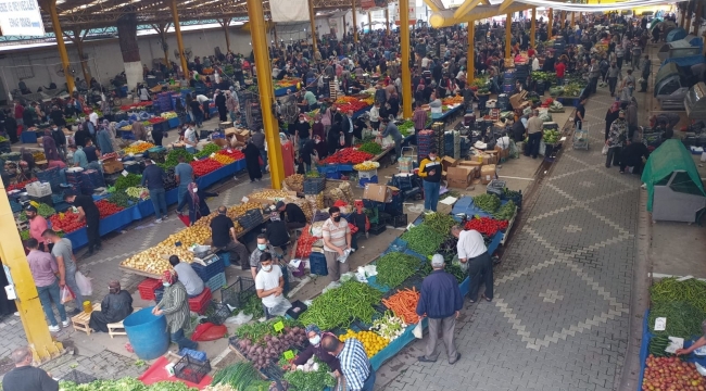 Edremit Körfezi'nde pazar yerleri sıkı denetimler altında açıldı