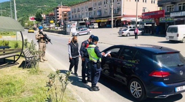 Ekipler tam kapanma denetimlerine devam ediyor