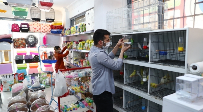 Engelleri aşan iki arkadaş birlikte "Engelsiz Pet Shop" açtı