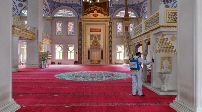 Esenyurt'ta Kadir Gecesi öncesi camiler dezenfekte edildi