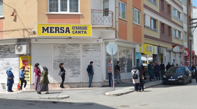 Eskişehir'de PTT önünde kuyruk