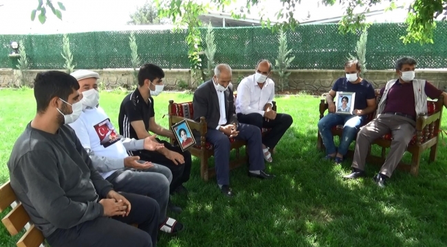 Evlat nöbetindeki aileler kısıtlama sürecinde çocuklarının yolunu gözlüyor