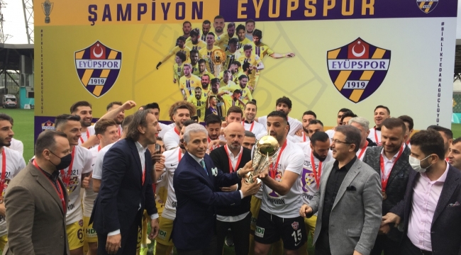 Eyüpspor şampiyonluk kupasını aldı