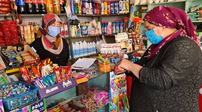 Gizemli hayırsever 10 bakkalda daha veresiye defterlerindeki borçları kapattı