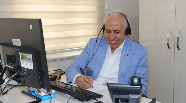 Gültak, çağrı merkezine gelen telefonları yanıtladı