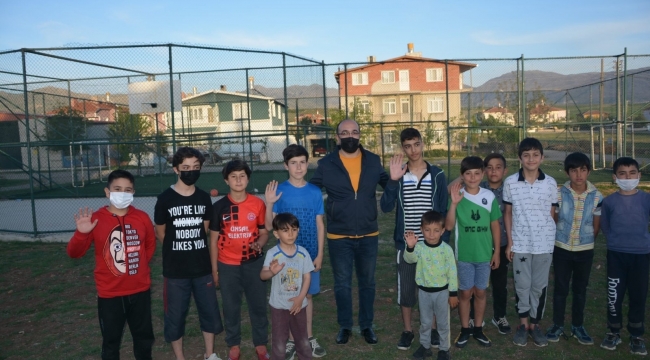 Hala sahada sakatlanan minikler belediye başkanından bakın ne istedi