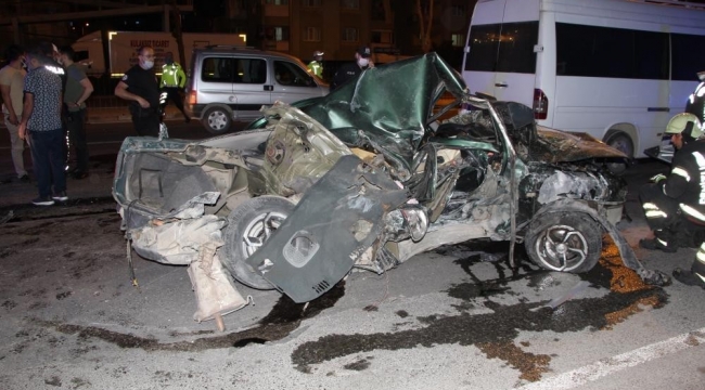 Hurda yığınına dönen otomobil ağır yaralı çıkan genç sürücü hayatını kaybetti