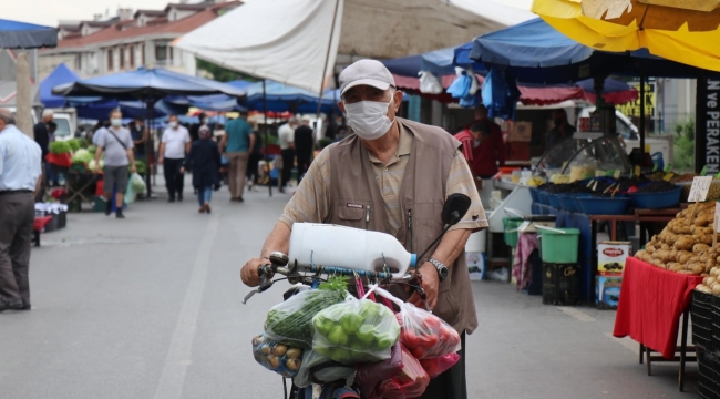 Kapanma sürecinde açılan ilk pazar sosyal mesafeli oldu