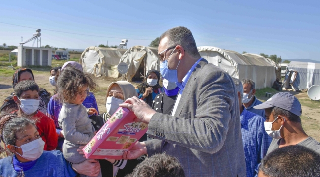 Karacabey'de mevsimlik işçilere Başkan Özkan'dan bayram ziyareti