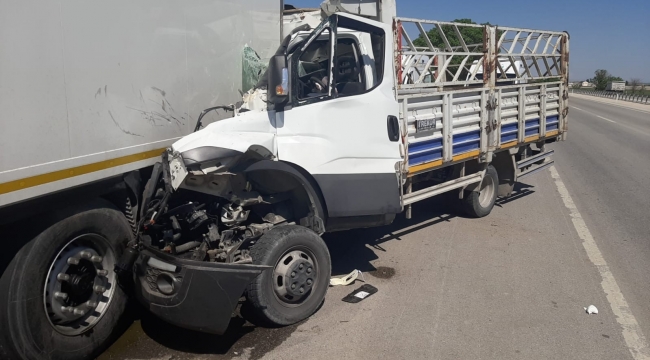 Karaman'da kamyonet duran tıra arkadan çarptı: 1 ölü