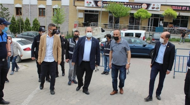 Kaymakam Ünal, pazarı denetledi