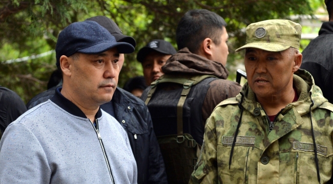 Kırgızistan Cumhurbaşkanı Caparov, çatışmaların yaşandığı sınır bölgesini ziyaret etti
