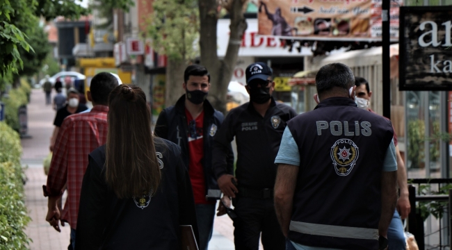 Kırşehir'de polis halkın kısıtlama ihlali yapmaması için aktif görev alıyor