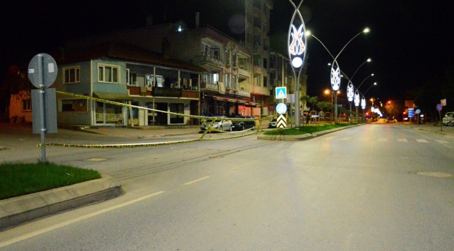 Kısıtlama ihlalcileri için U dönüşü yapılan noktalara polis şeridi