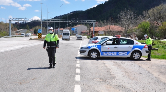 Kurallara uymayan 61 araç trafikten men edildi