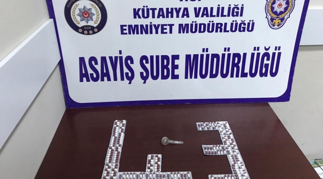 Kütahya'da "dur" ihtarına uymayan araçta uyuşturucu hap ele geçirildi