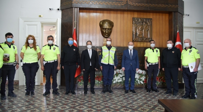 Manisa'da başarılı trafik polisleri ödüllendirildi