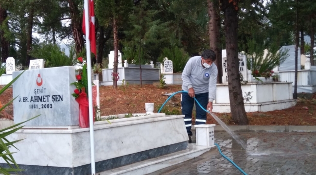Mezarlıklara yaz temizliği