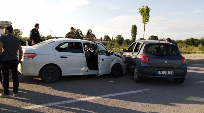 Mıcıra kapılan otomobil kaza yaptı: 1 yaralı