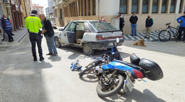 Motosiklet ile otomobil çarpıştı: 1 yaralı