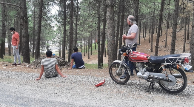 Motosiklet şarampole yuvarlandı: 2 yaralı